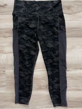 Women’Black Camo Active Leggings